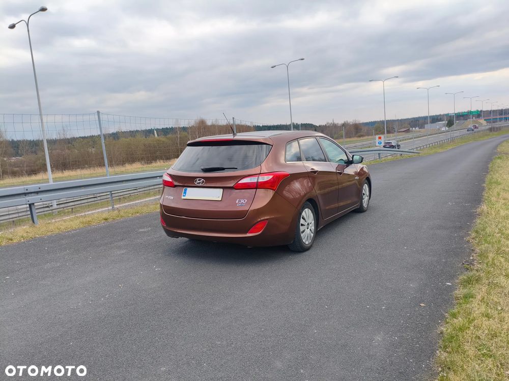 Hyundai i30 blue Kombi 1.6 CRDi Classic - 9