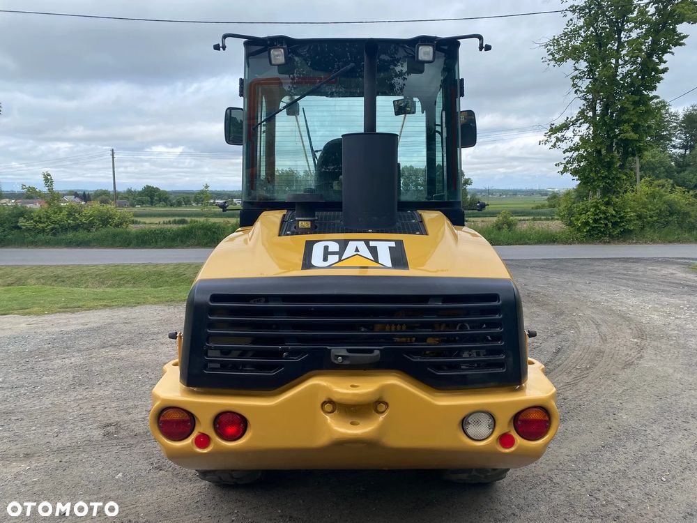 Caterpillar CAT 907H2, 2014 ROK, 4900 MTH, ŁYŻKA OTWIERANA + WIDŁY, z NIEMIEC, - 5