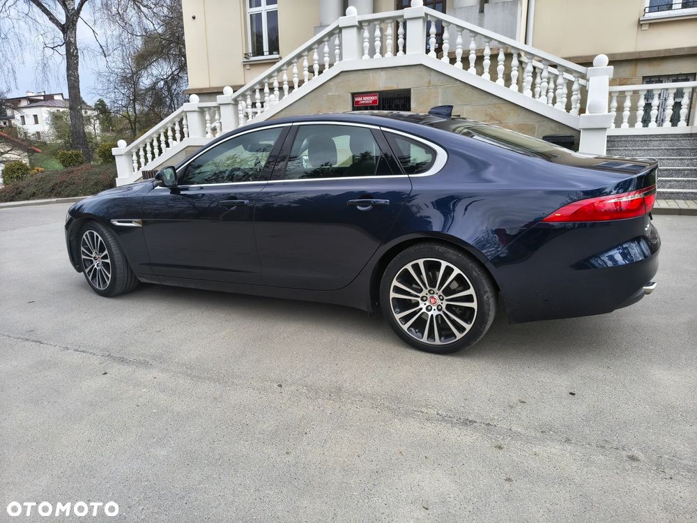 Jaguar XF 25d AWD Portfolio - 4