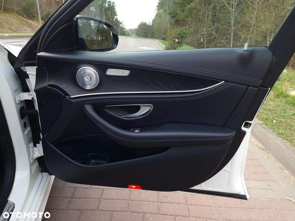 Mercedes-Benz Klasa E 220 d 4-Matic 9G-TRONIC - 16