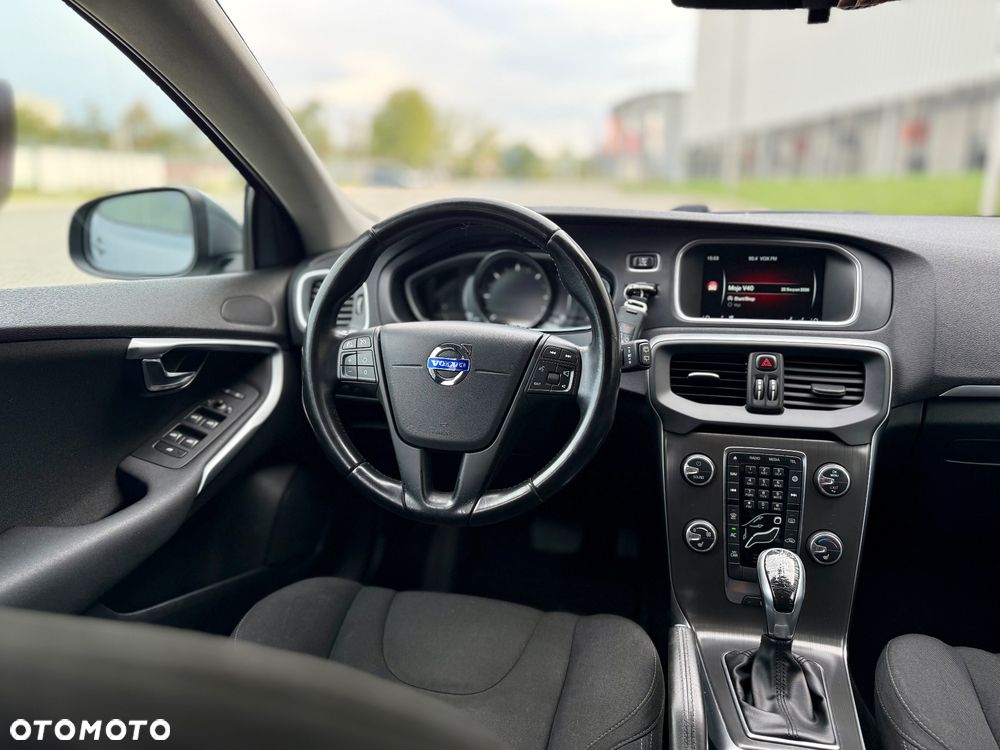 Volvo V40 D4 Geartronic Momentum - 29