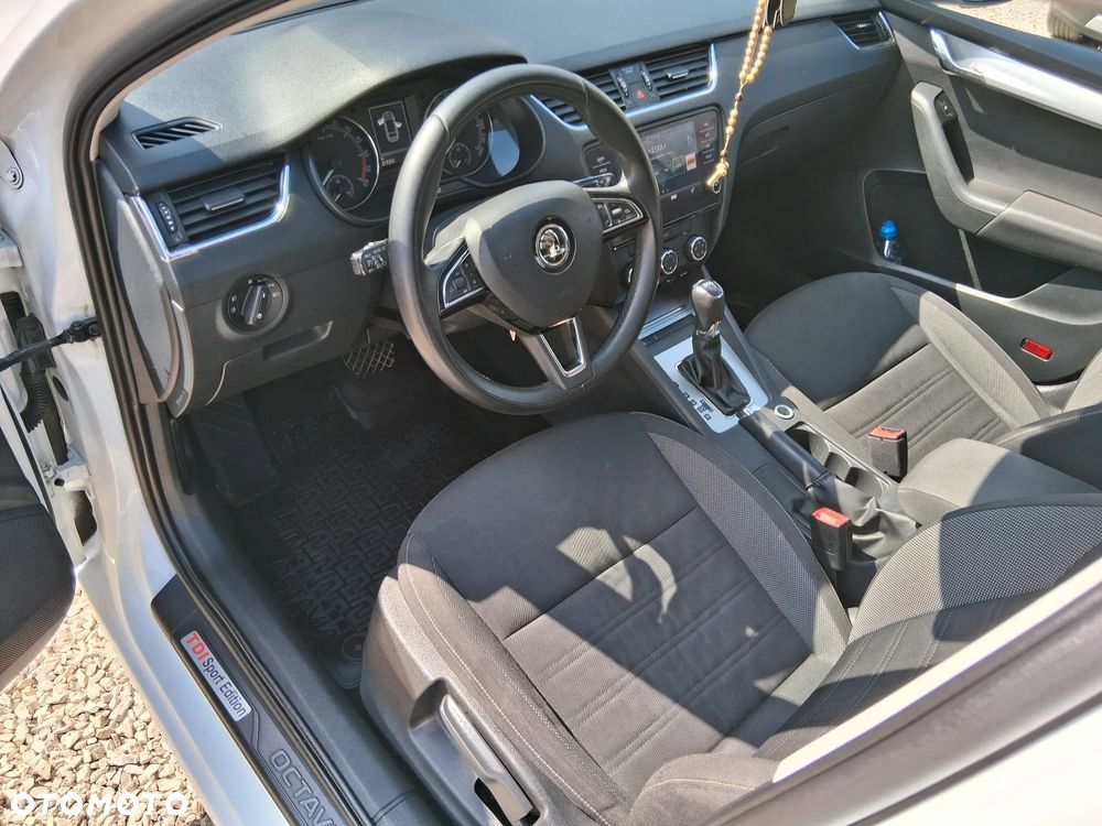 Skoda Octavia 1.6 TDI Ambiente DSG - 11