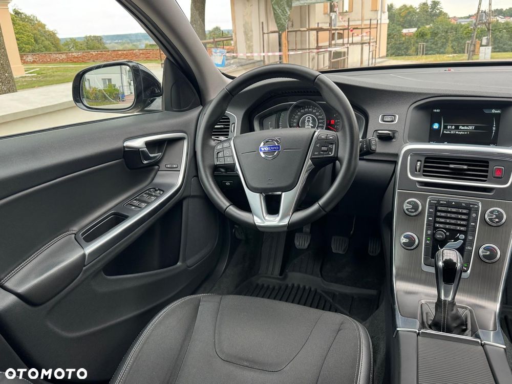 Volvo V60 Cross Country D3 Drive-E Momentum - 22