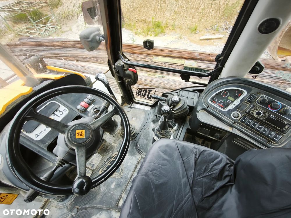 JCB C - 8