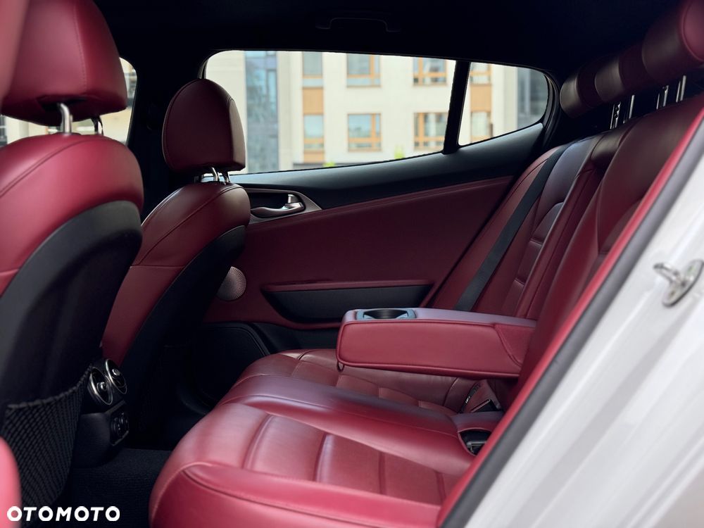 Kia Stinger 2.0 T-GDI GT Line - 28
