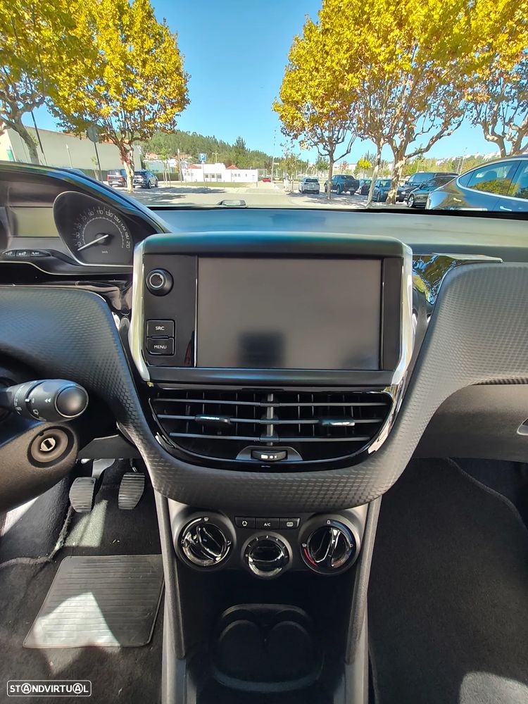 Peugeot 208 1.2 PureTech Style - 17