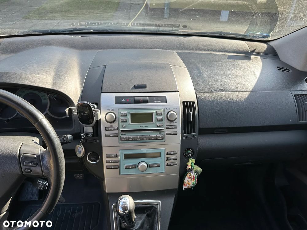 Toyota Corolla Verso 2.2 D-4D - 15