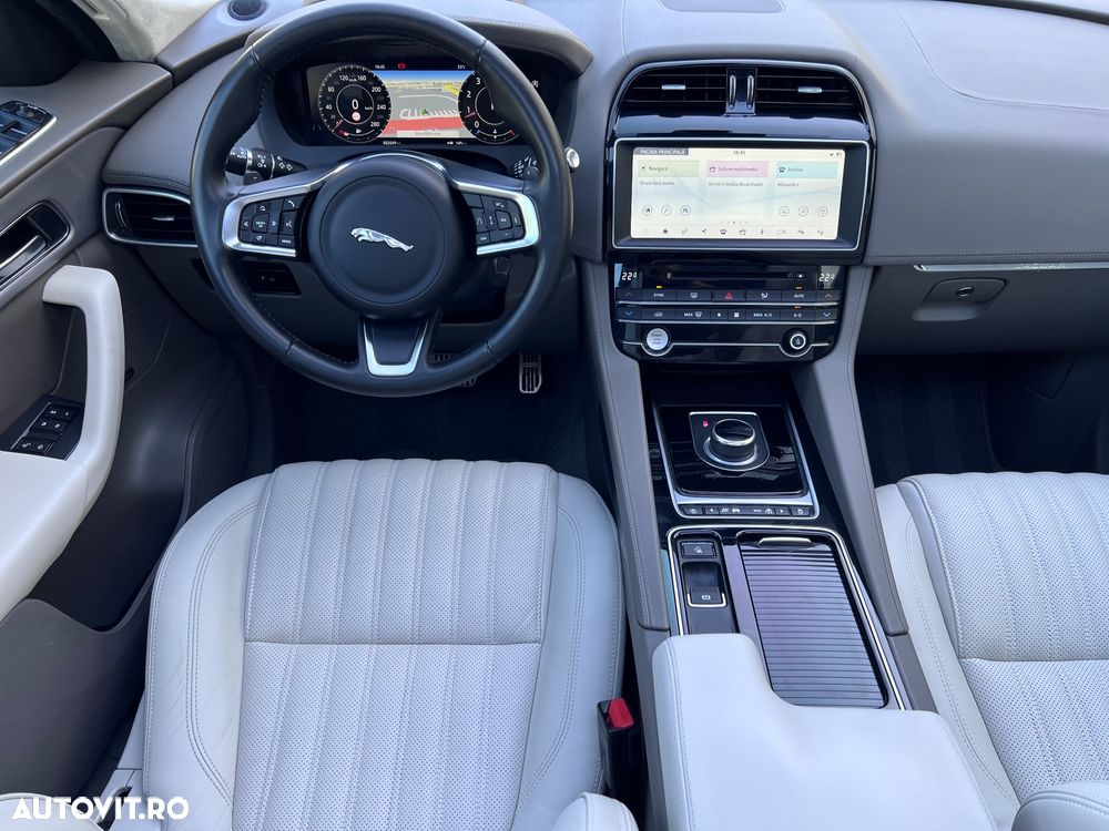 Jaguar F-Pace 30t AWD Portfolio - 13