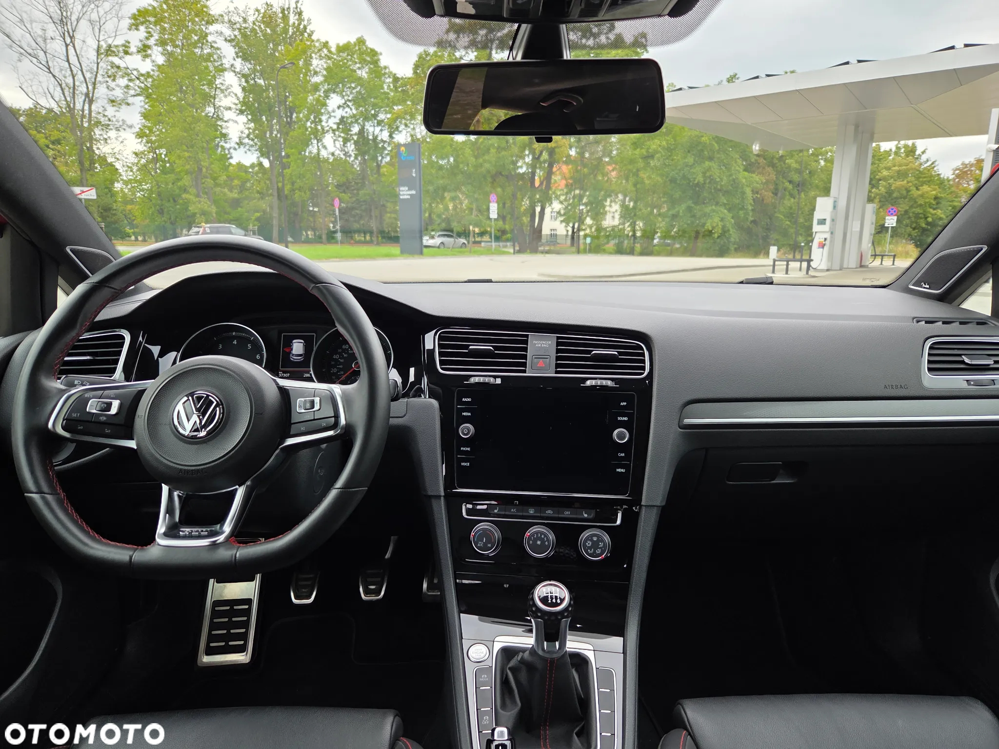 Volkswagen Golf - 11