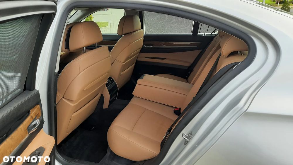 BMW Seria 7 750i - 10