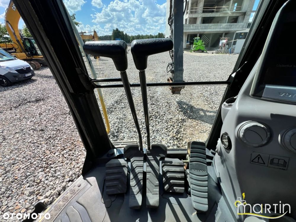 Volvo ECR235C - 13