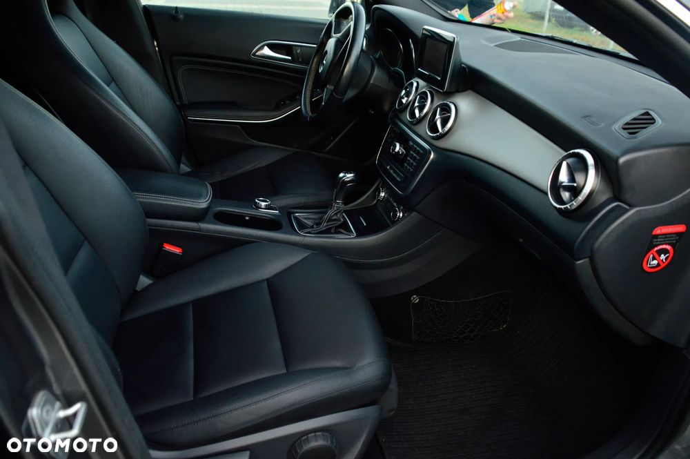 Mercedes-Benz CLA 200 Urban - 23