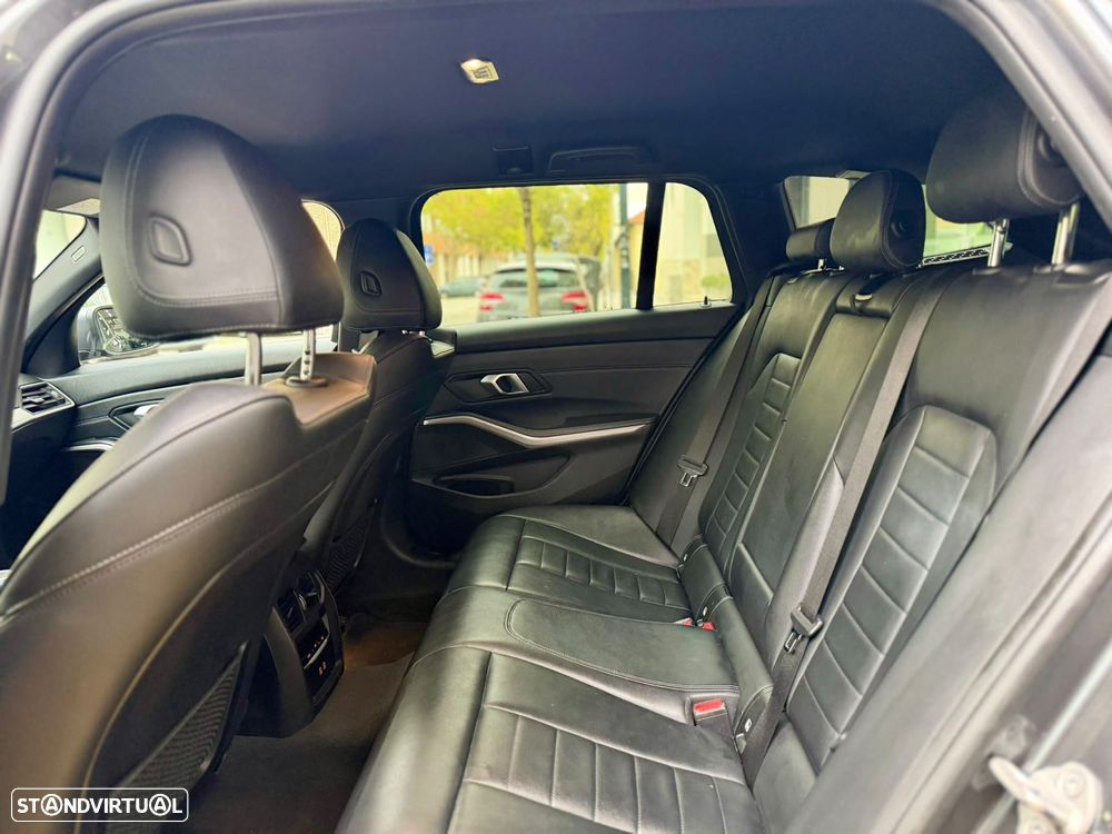 BMW 320 d Auto - 24