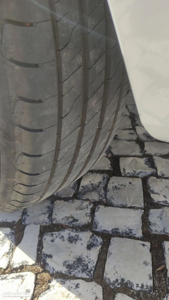 Volvo XC 60 2.0 D4 Momentum Geartronic - 32