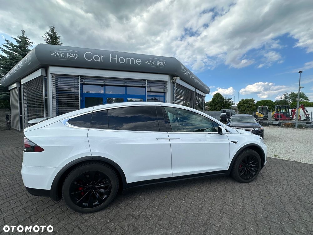 Tesla Model X - 7