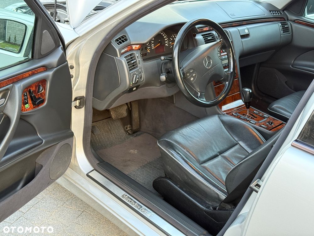 Mercedes-Benz Klasa E 320 T Avantgarde - 18