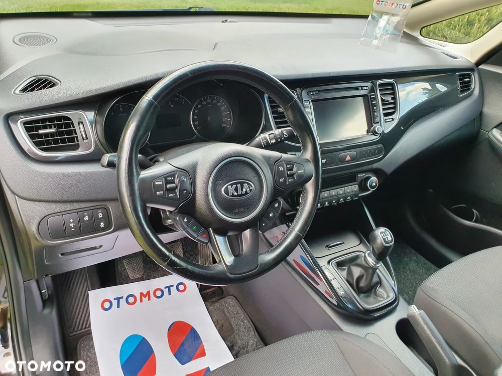 Kia Carens 1.6 GDI Dream-Team Edition - 16