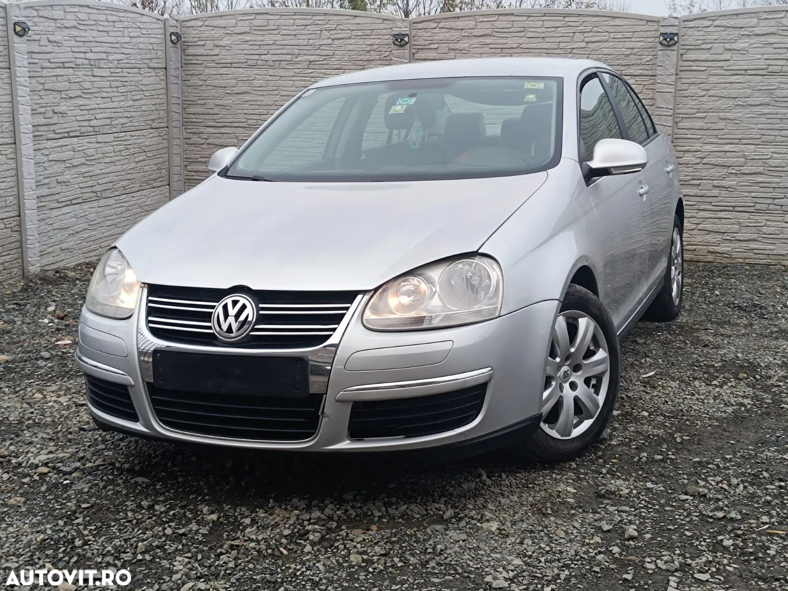 Volkswagen Jetta - 1