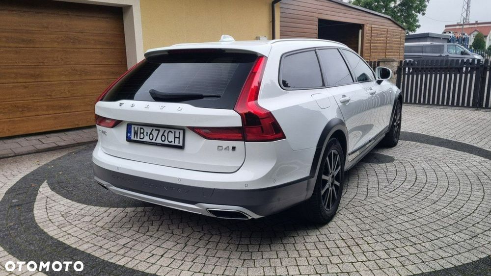 Volvo V90 Cross Country - 9