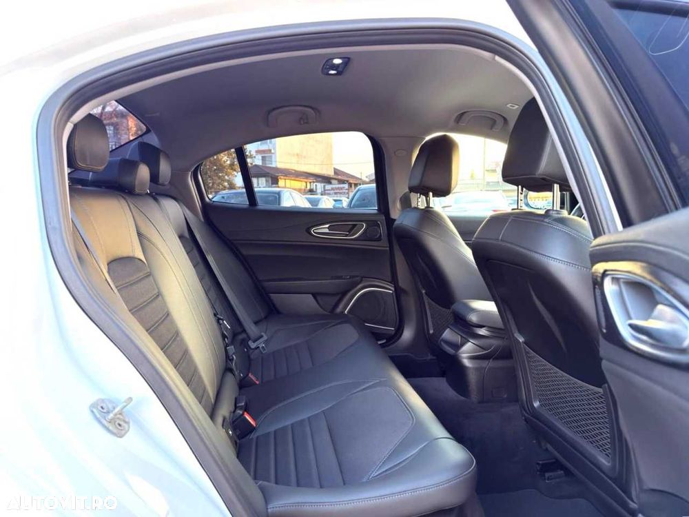 Alfa Romeo Giulia - 17