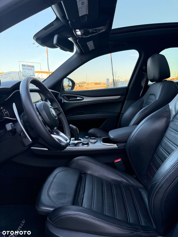 Alfa Romeo Stelvio 2.0 Turbo 16V AT8-Q4 Veloce Ti - 11