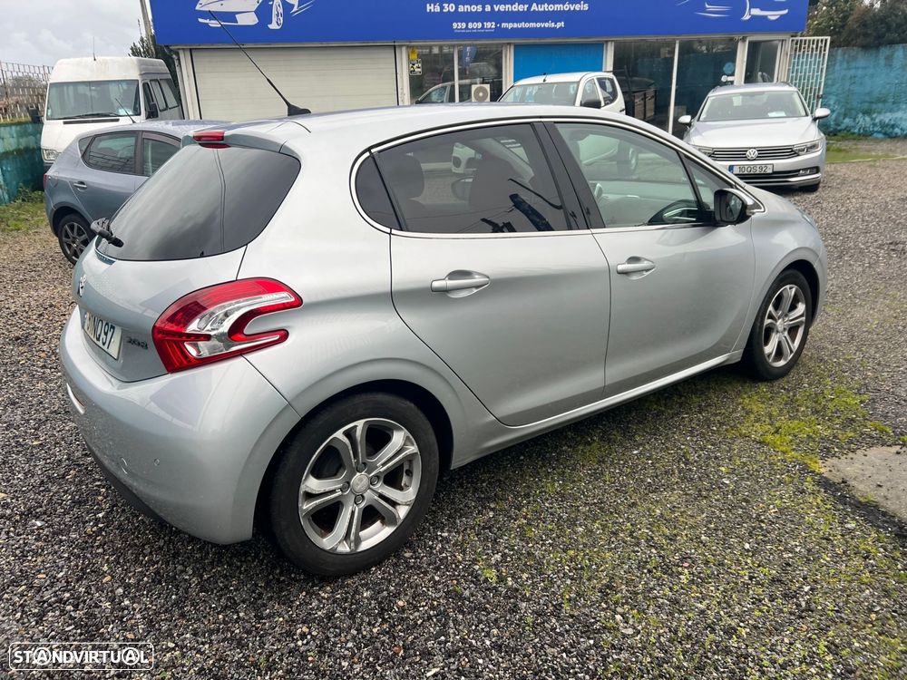 Peugeot 208 1.4 HDi Allure - 11