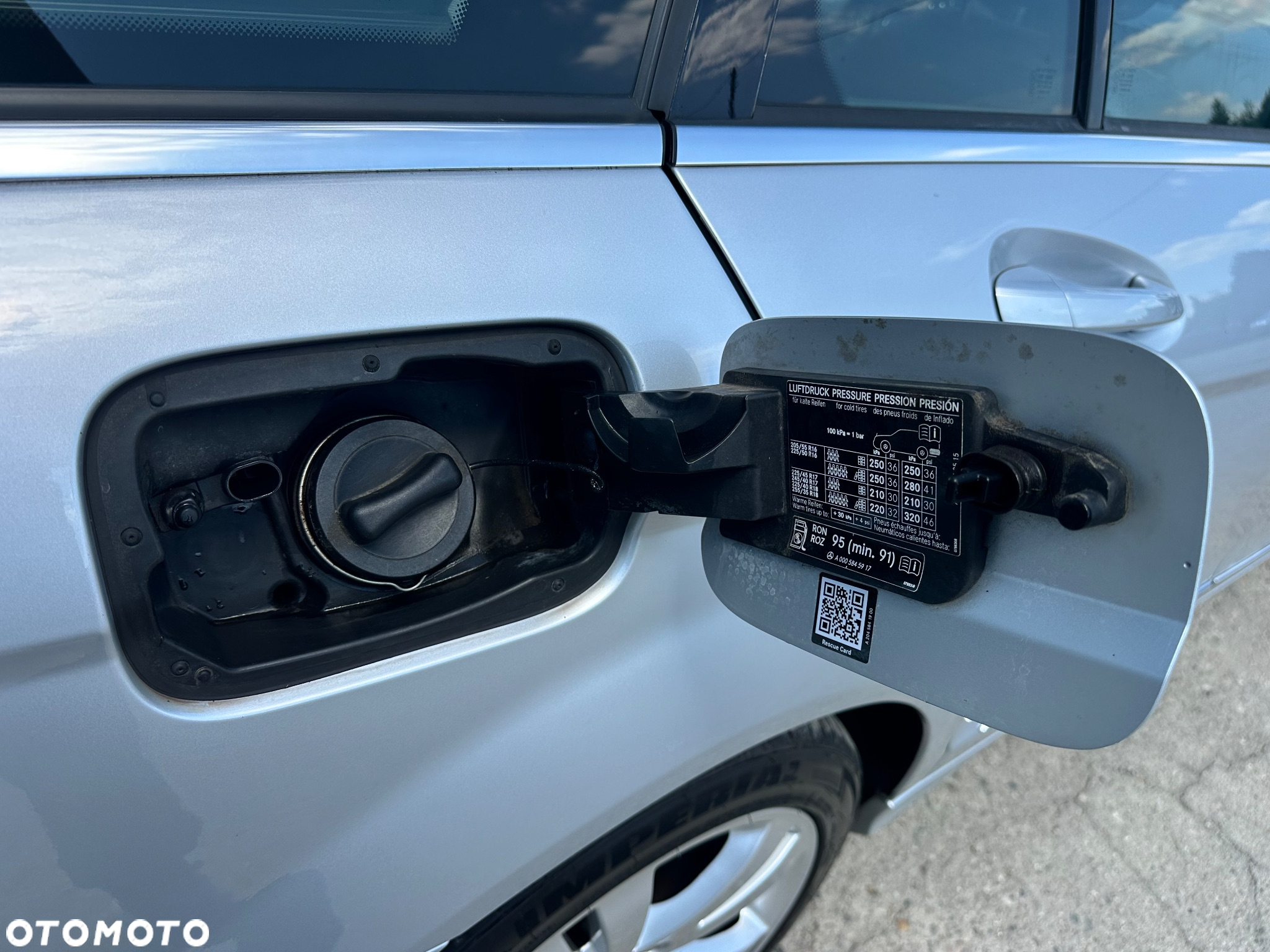 Mercedes-Benz Klasa C 180 T CGI Automatik BlueEFFICIENCY Avantgarde - 33
