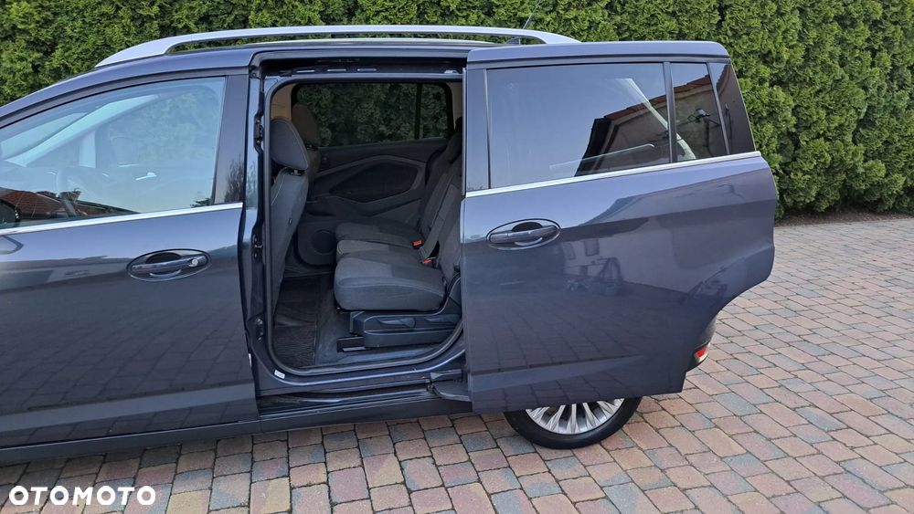 Ford Grand C-MAX - 11