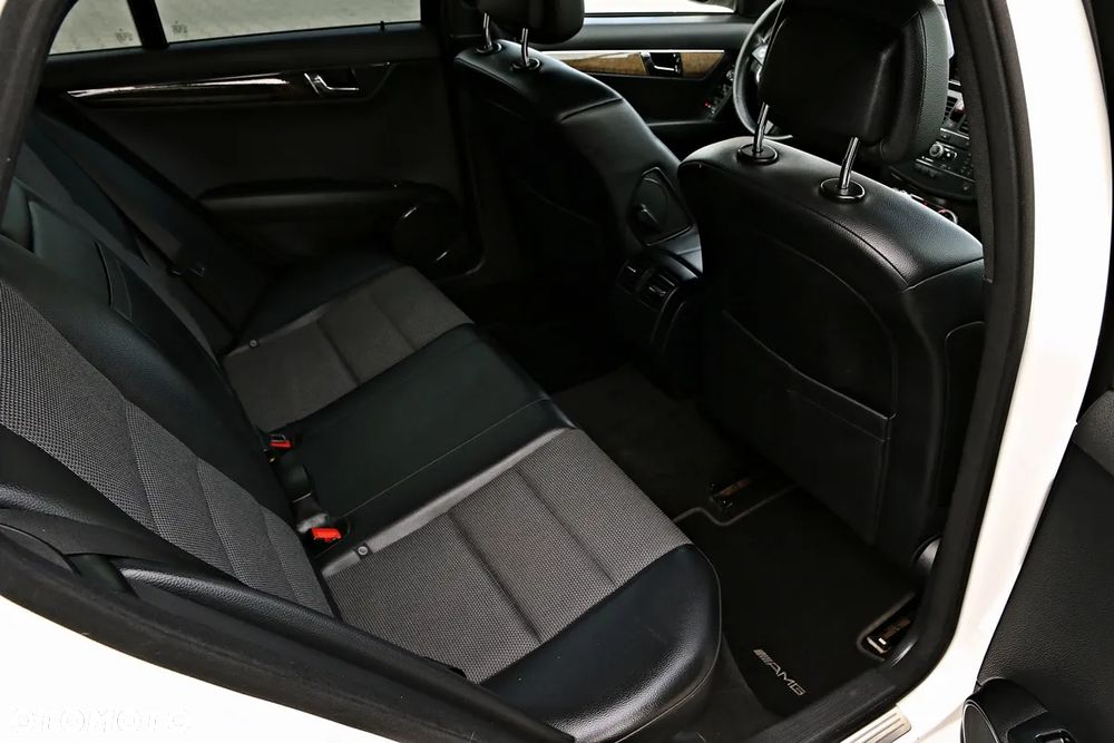 Mercedes-Benz Klasa C 220 CDI DPF Automatik Avantgarde - 29
