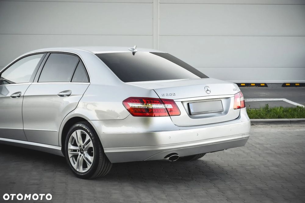 Mercedes-Benz Klasa E 200 CGI BlueEFFICIENCY 7G-TRONIC Avantgarde - 13