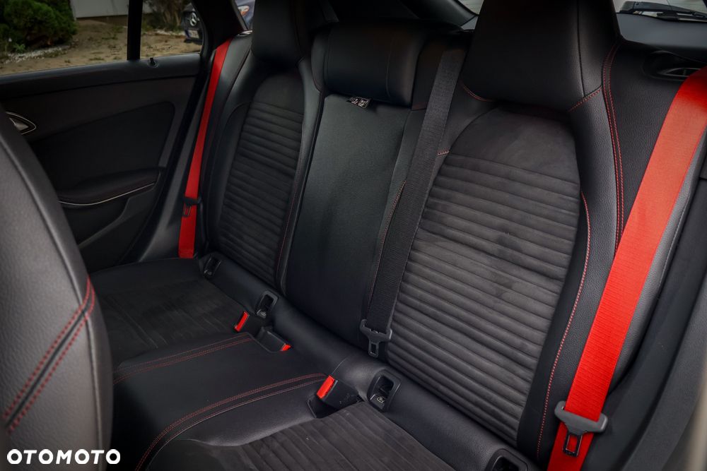 Mercedes-Benz CLA AMG 45 4-Matic - 22