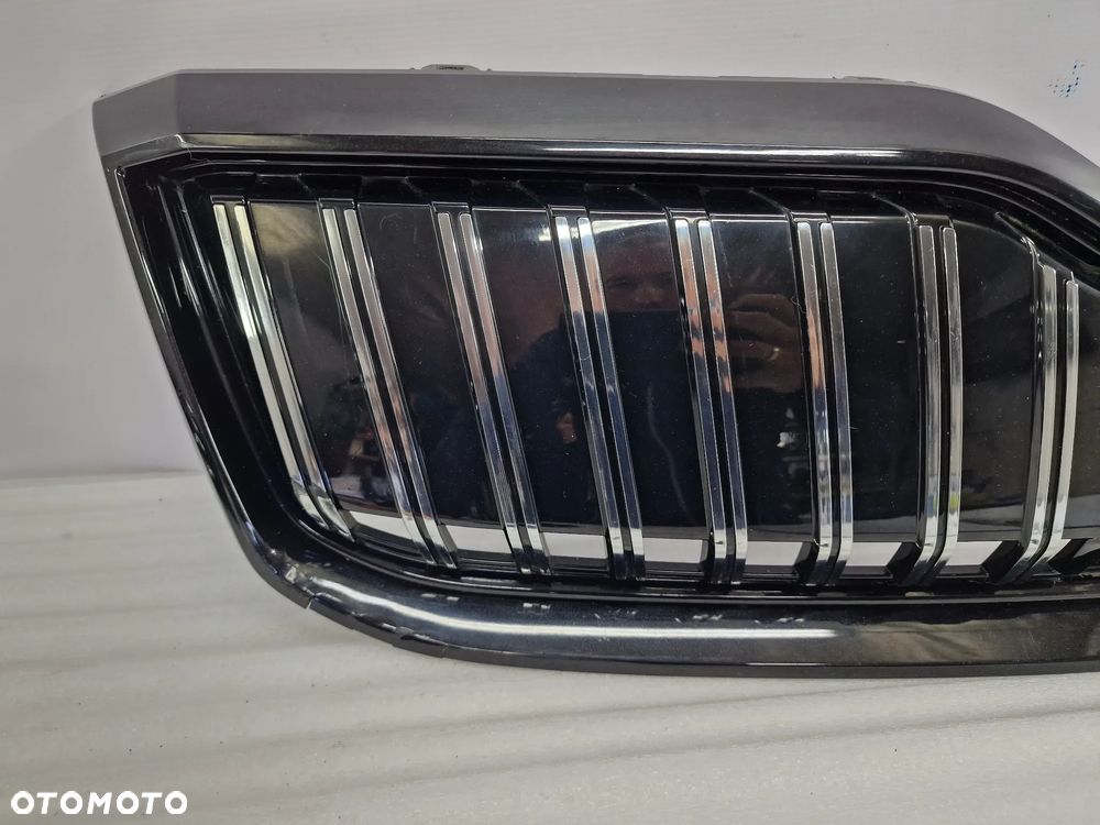 SKODA SUPERB 3V0 LIFT 19- ATRAPA / GRILL NA RADAR , NR 3V0853653J , NR AUKCJI GR84 - 3