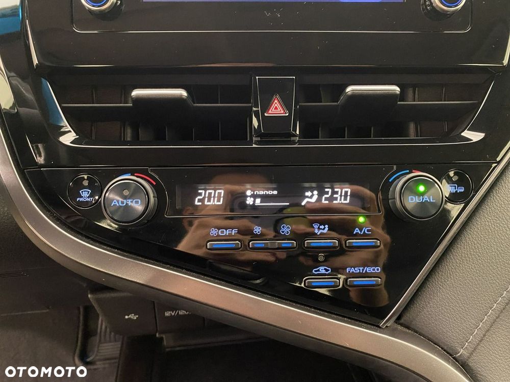 Toyota Camry 2.5 Hybrid Comfort CVT - 22