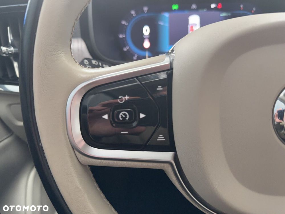 Volvo V90 Cross Country - 26