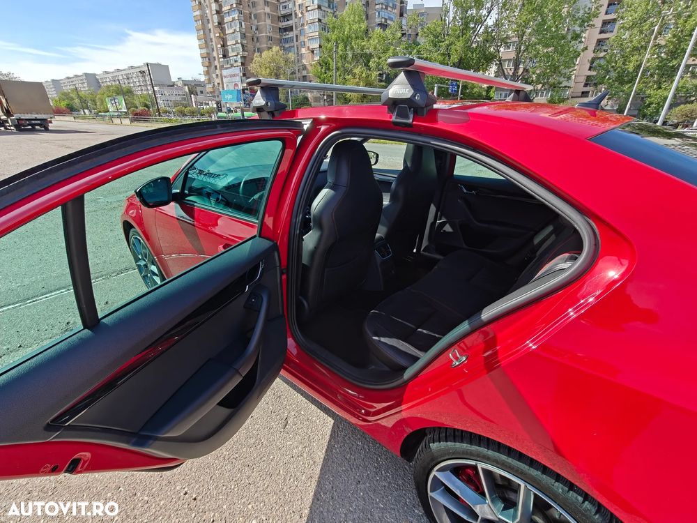 Skoda Octavia 2.0 245 TSI DSG RS - 8