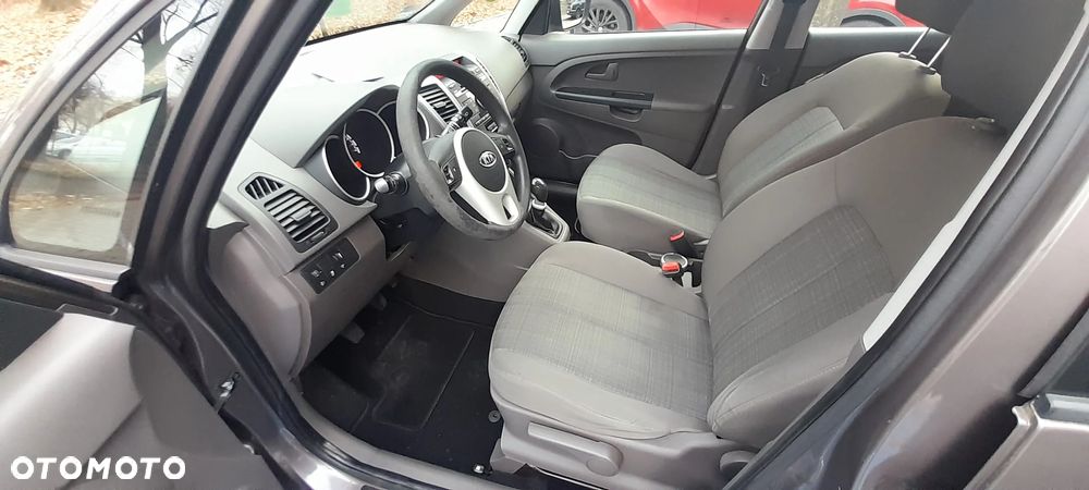 Kia Venga 1.6 L - 9
