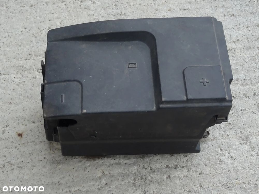 OBUDOWA SKRZYNKA POKRYWA NA AKUMULATOR PODSTAWA OPEL INSIGNIA A 2,0 2,8 1,6T 1,4T - 2