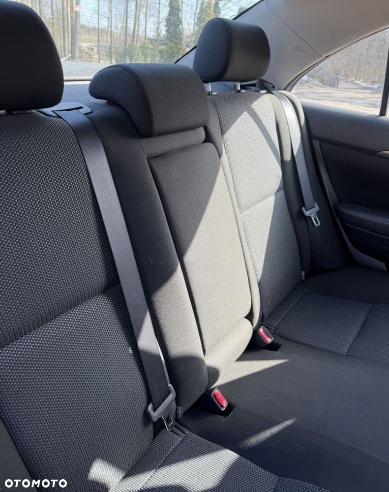 Toyota Avensis 2.0 D-4D Premium - 5