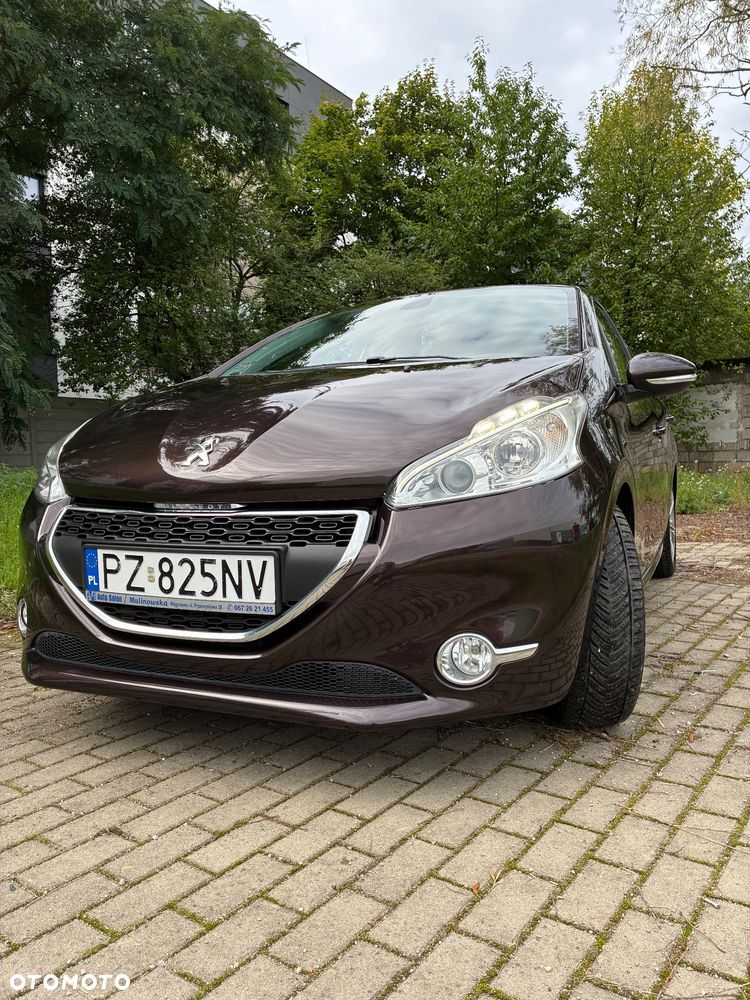 Peugeot 208 - 8