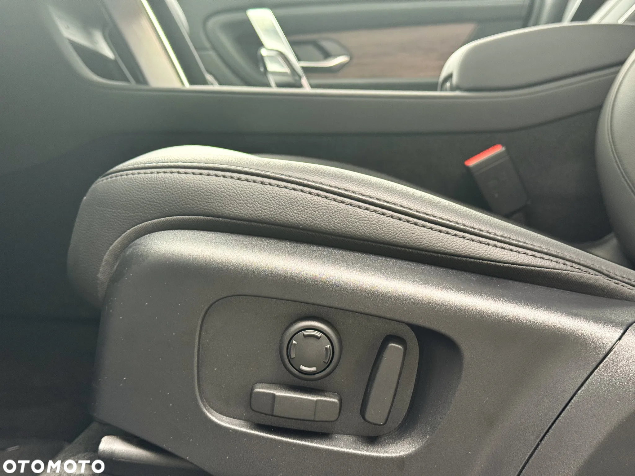 Land Rover Discovery Sport D200 - 16