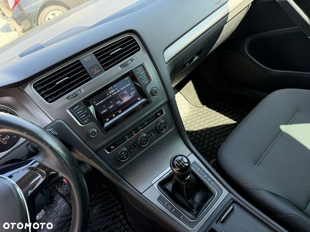 Volkswagen Golf 1.6 TDI BMT Comfortline - 18