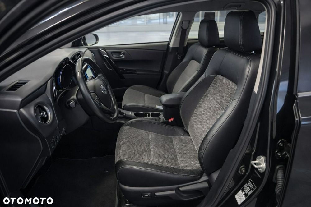 Toyota Auris Hybrid 135 Prestige - 6