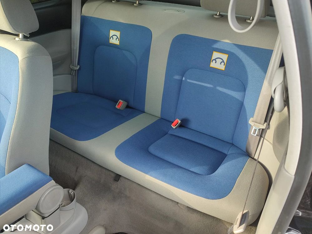 Volkswagen New Beetle - 8