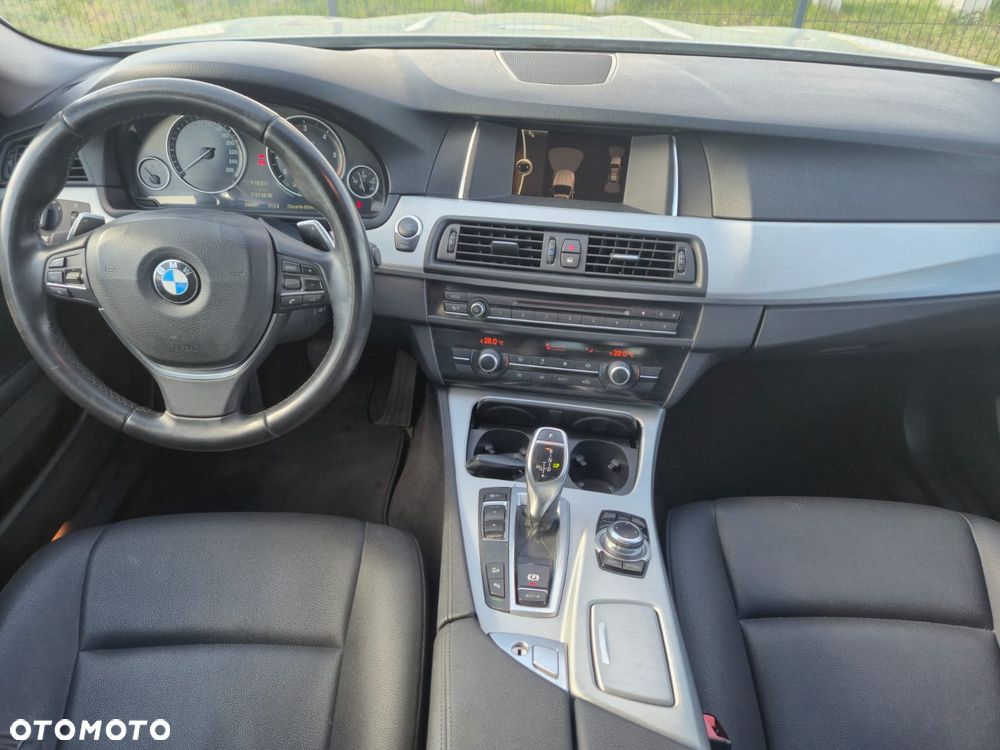 BMW Seria 5 525d xDrive Sport-Aut - 14