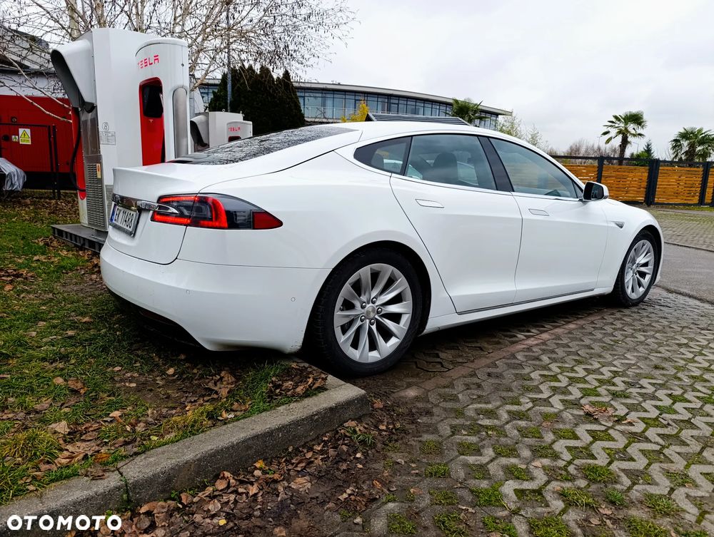Tesla Model S - 2