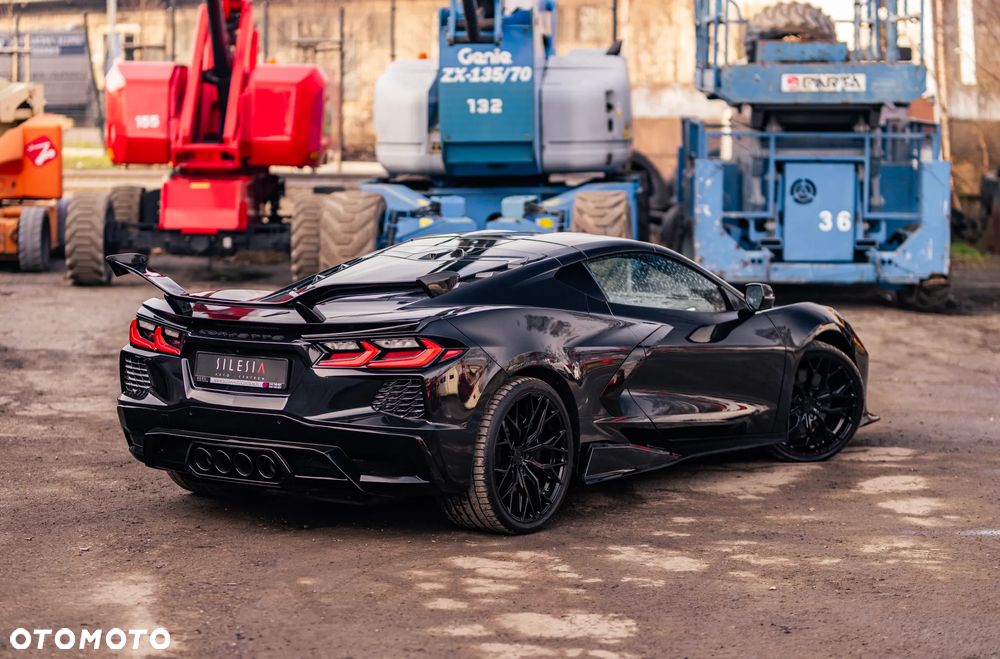 Chevrolet Corvette - 4