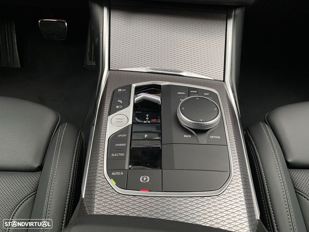 BMW 330 e Pack Desportivo M Pro Auto - 13