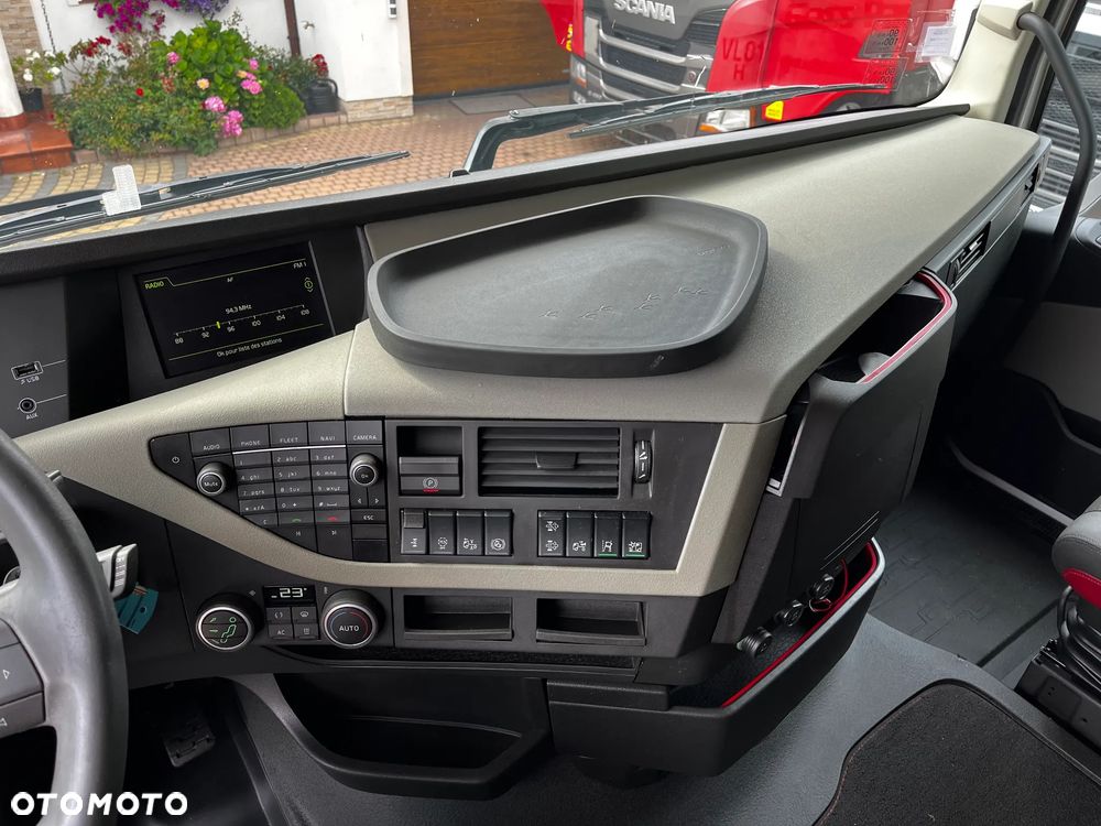 Volvo FH 460 VIN : ** MB32**  PRODUKCJA 11/2020 SPROWADZONE Z FRANCJI SERWISOWANE  DWA ZBIORNIKI PALIWA LODÓWKA ALU FELGI - 18