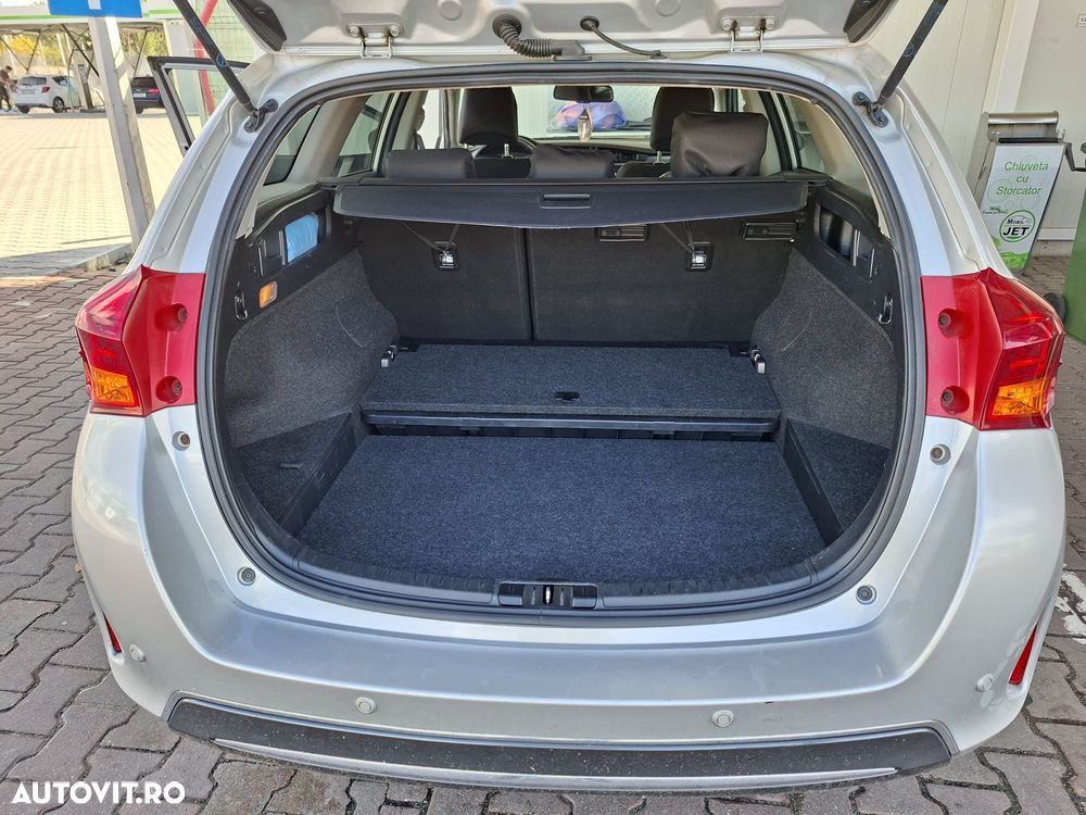 Toyota Auris 1.8 L VVT-i Hybrid Sol - 6