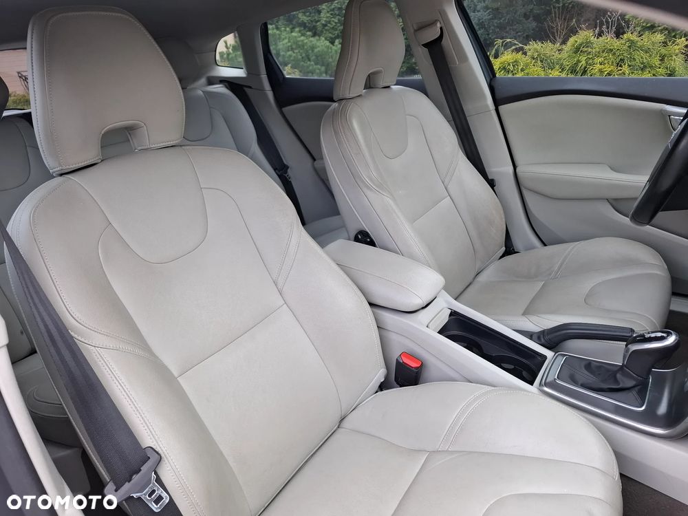 Volvo V40 D4 Geartronic You - 19